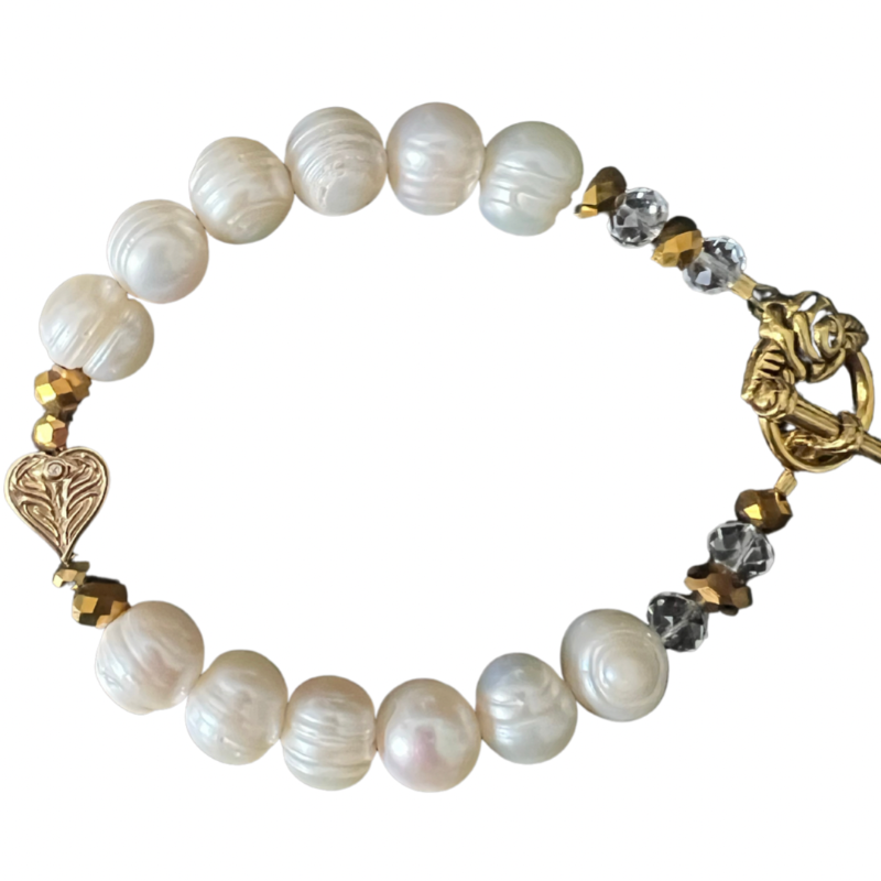 AngelEyes Heart Freshwater Pearl Bracelet with golden heart